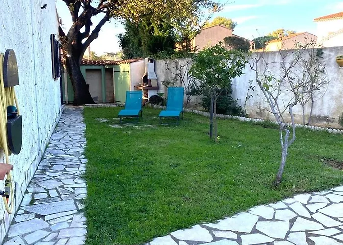 Spacious House With Garden Six-Fours-les-Plages