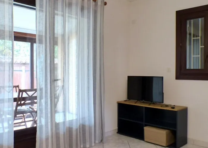 Nyaraló Spacious House With Garden Six-Fours-les-Plages