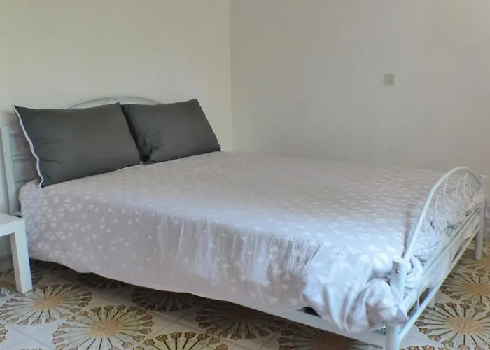 Spacious House With Garden