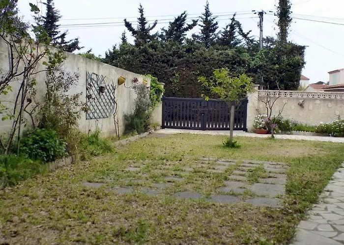 Spacious House With Garden Nyaraló *