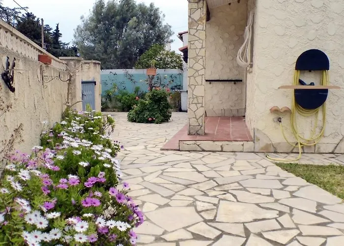 Spacious House With Garden Nyaraló *