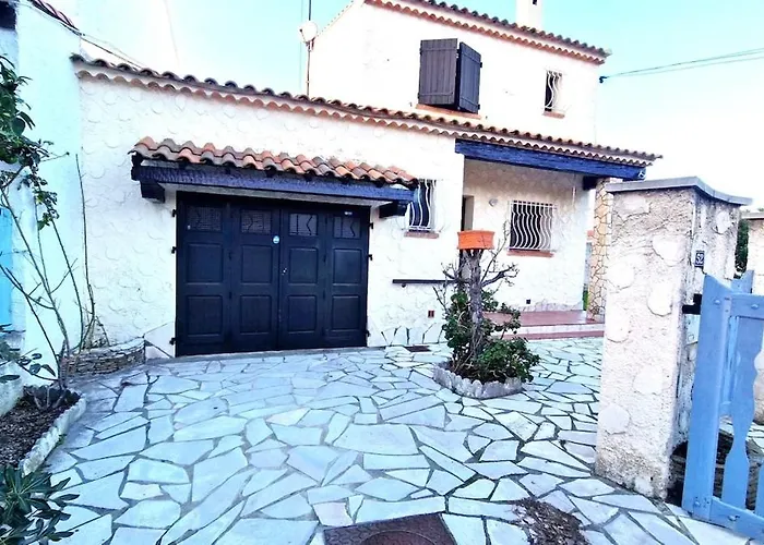 Spacious House With Garden *