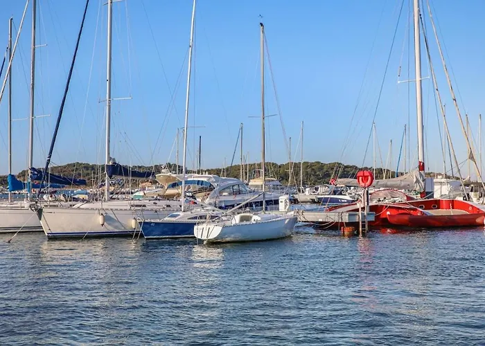Nyaraló Spacious House With Garden Six-Fours-les-Plages